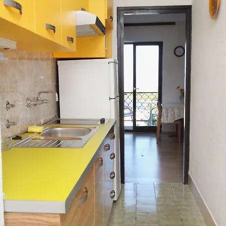 Appartamento With Parking Space Njivice, Krk - 9668 Njivice