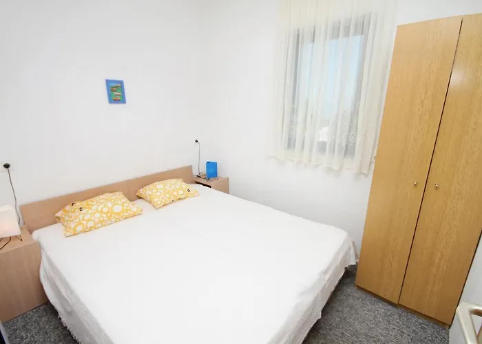 Appartamento With Parking Space Njivice, Krk - 9668 Njivice