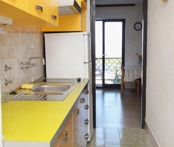 Appartamento With Parking Space Njivice, Krk - 9668 Njivice